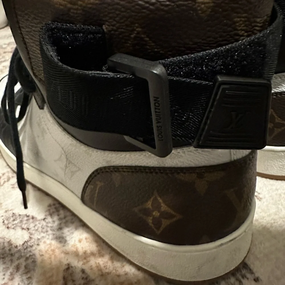 Louis Vuitton Monochrome High-Top Sneakers MS 0260 - Picture 5 of 8